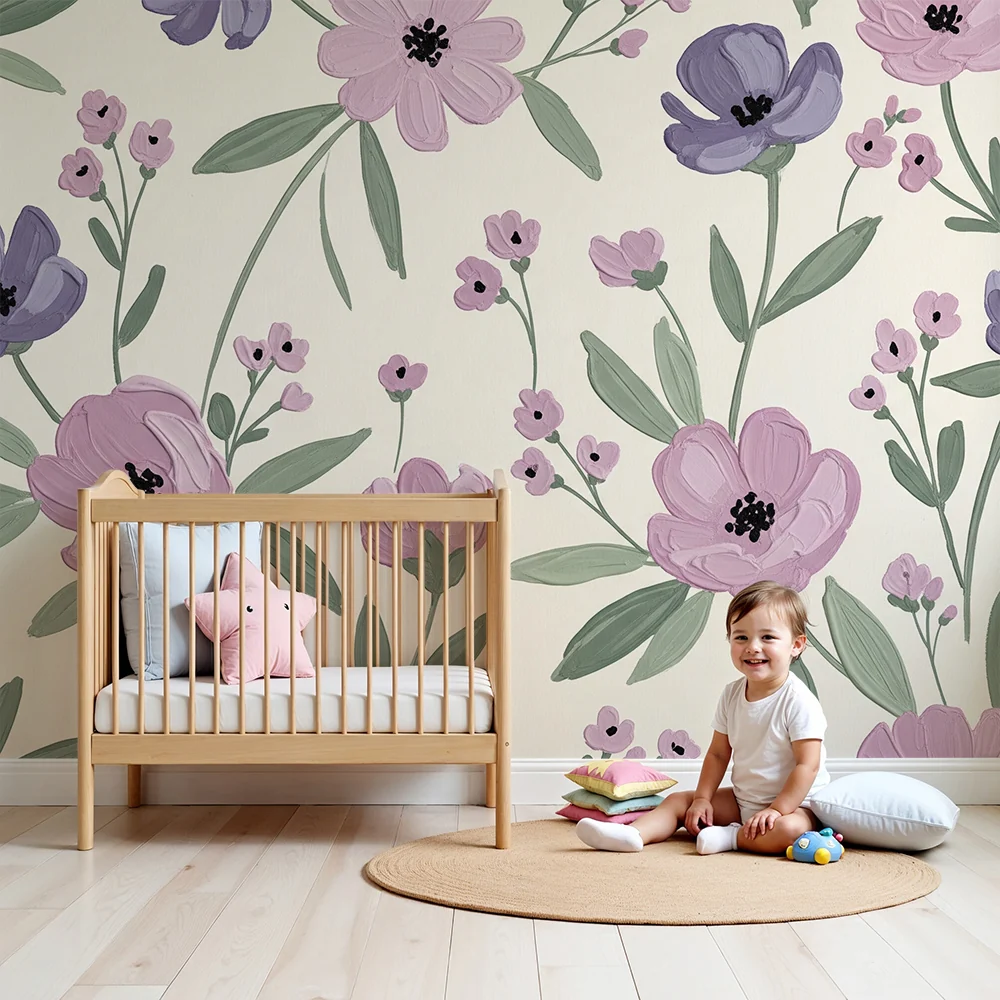 Babyzimmer-Tapete | Zarte Pastellblumen auf cremefarbenem Grund
