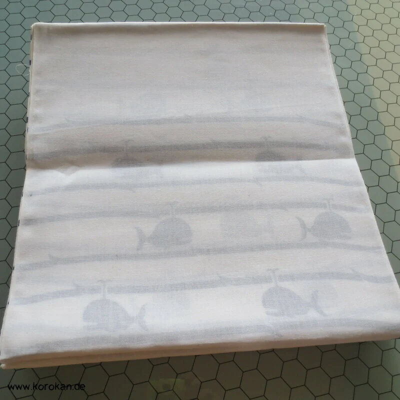 Karieba Yukata Stoff mit Walen Wellen, Blaudruck