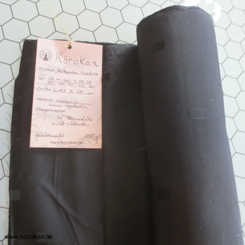 Kimono Regenmantel Kunstseidendamast Quadrate schwarz
