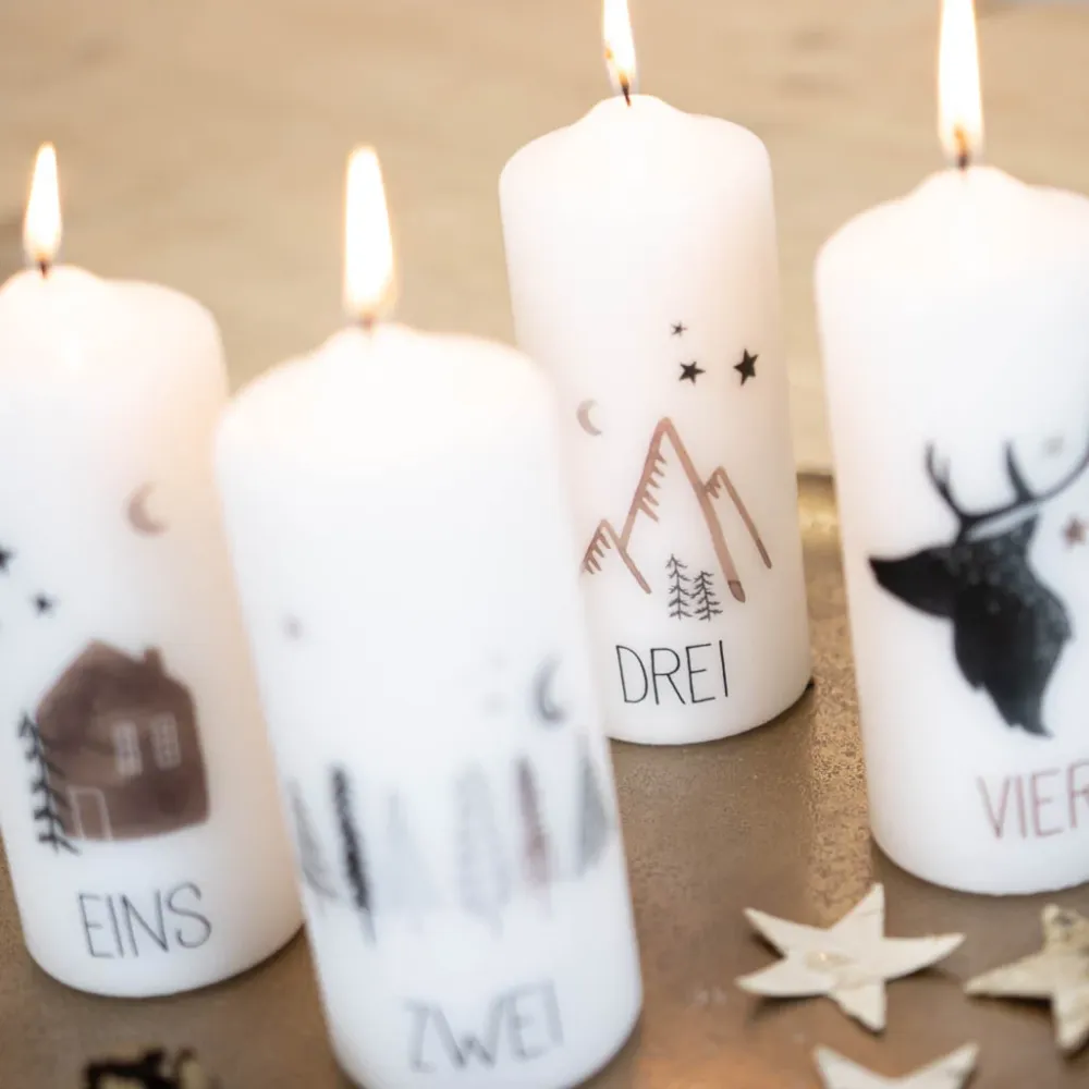Adventskerzen mit Zahlen - Zuhause