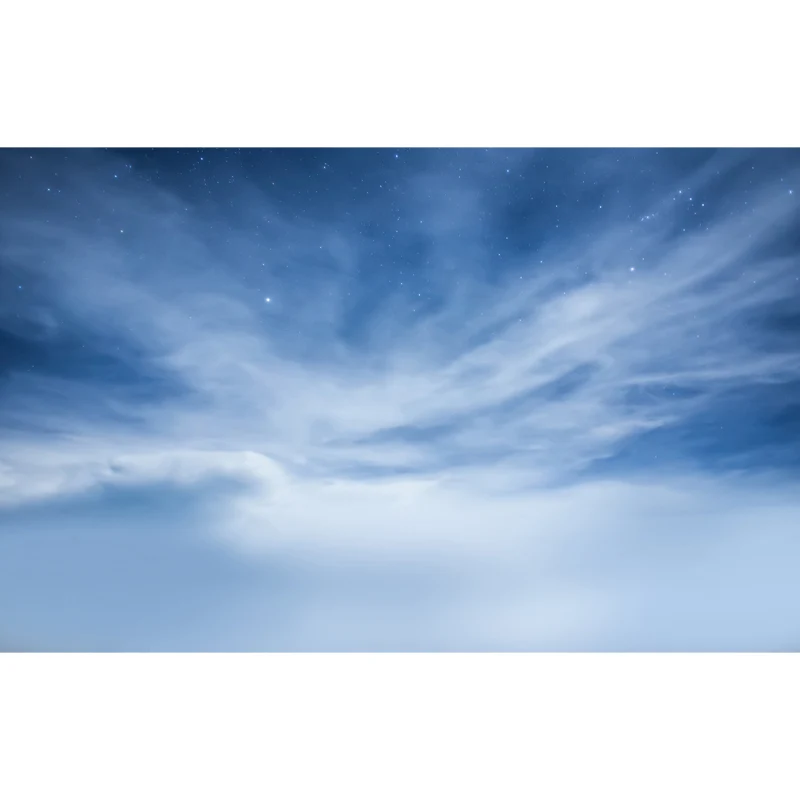Blau-weiße Himmelslandschaft, schillernde Sterne hinter Wolken, moderne wasserfeste Wandkunst Clearhalo