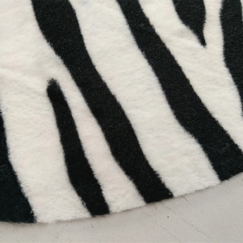 Unregelmäßiger Teppich mit Tierhautmuster, mehrfarbiger Schlichtheitsteppich, synthetischer, schmutzabweisender, pflegelei...