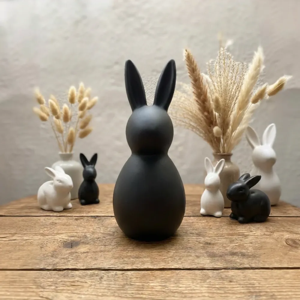 Deko Osterhase aus Keramik modern – Schwarz Matt – 20 cm – Minimalistische Wohnaccessoires
