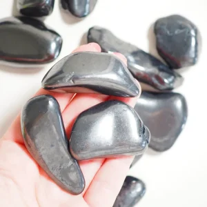 Edel Schungit Trommel Stein . Fancy Shungite Tumble ca. 5 cm - aus Russland