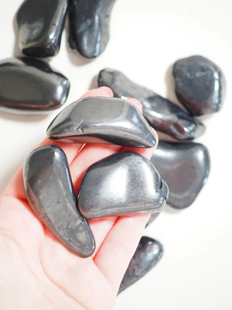 Edel Schungit Trommel Stein . Fancy Shungite Tumble ca. 5 cm - aus Russland