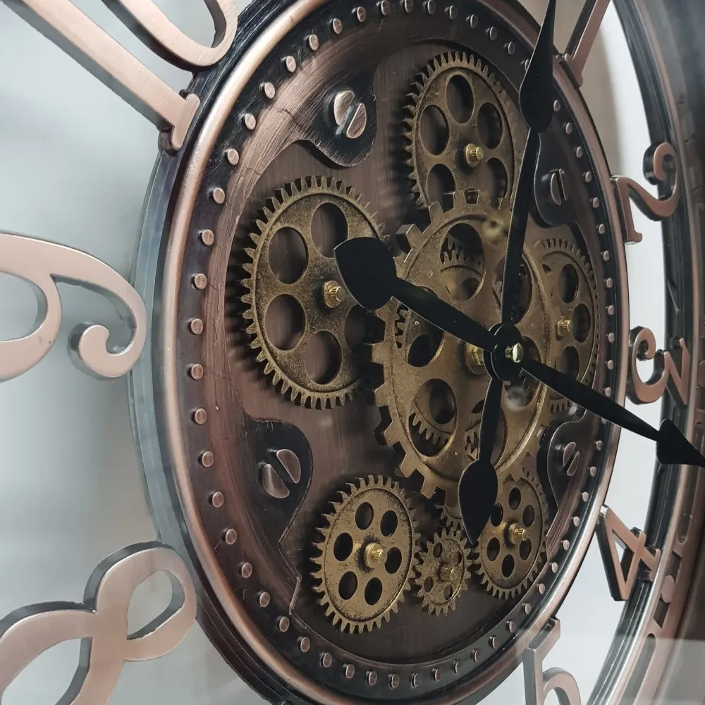 Epoque Runde industrielle Wanduhr mit beweglichen Zahnrädern