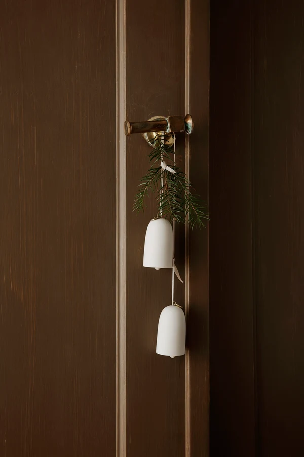 Ferm Living - Keramikanhänger Glocken (2er Set) - Off White