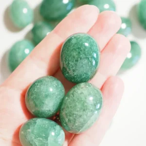 Grüner Erdbeerquarz . Aventurin Trommel Stein . Green Aventurine Tumble ca. 2-3cm - aus Indien SUPER SPARKLY