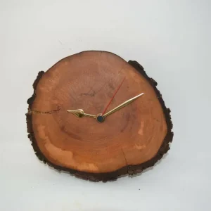 Holz Wanduhr 26x22.5 cm aus Birne Unikat Handarbeit