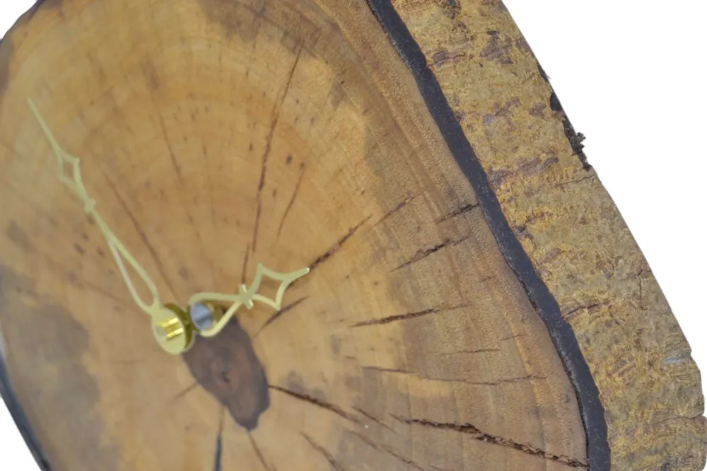 Holz Wanduhr 28x26 cm aus Walnuss Unikat Handarbeit