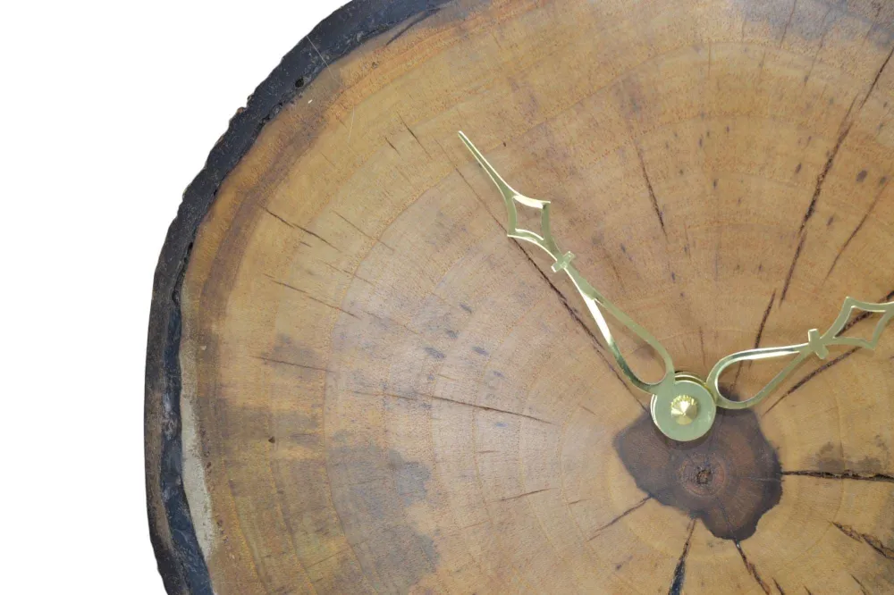 Holz Wanduhr 28x26 cm aus Walnuss Unikat Handarbeit