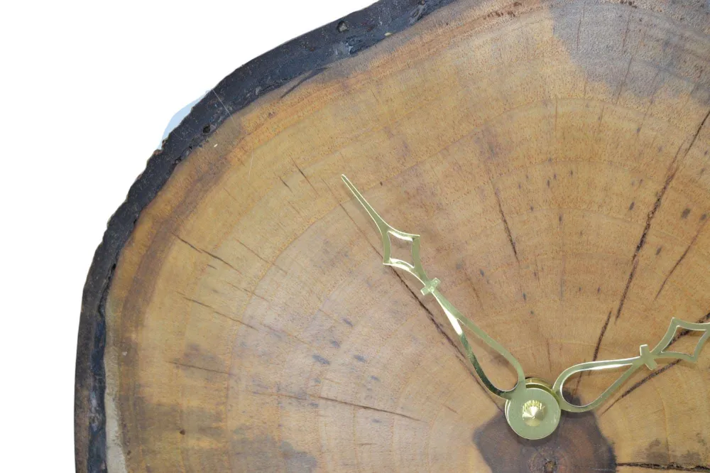 Holz Wanduhr 28x26 cm aus Walnuss Unikat Handarbeit