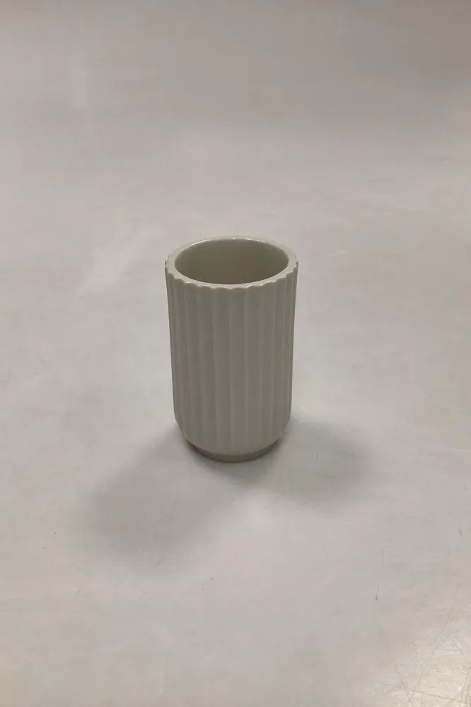 Lyngby Vase, Weiß gerillte Form ca. 8cm.