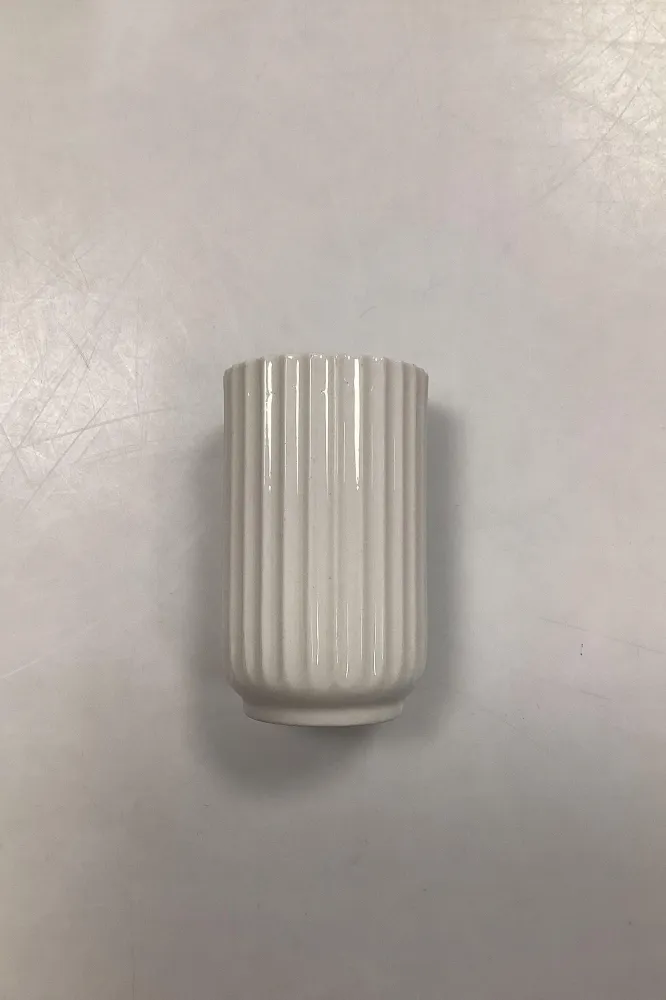 Lyngby Vase, Weiß gerillte Form ca. 8cm.