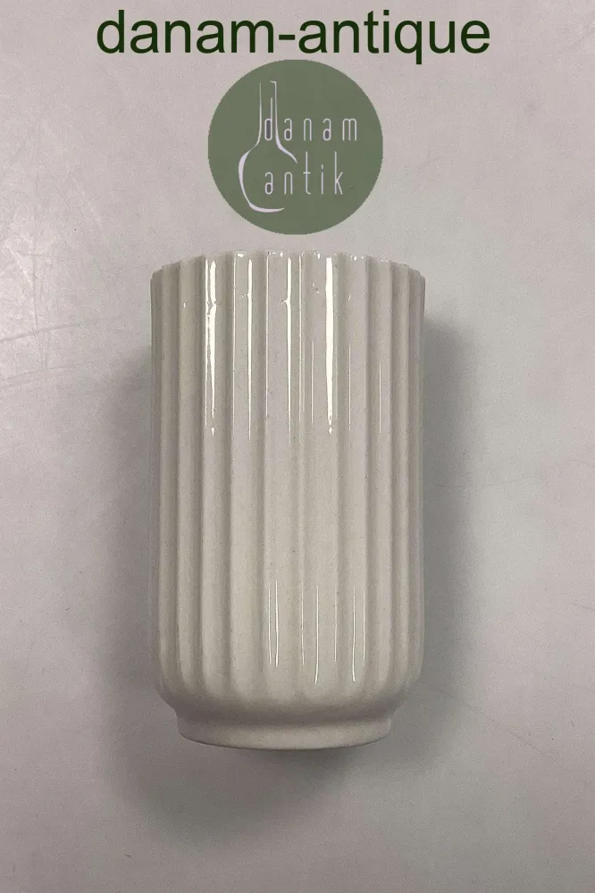 Lyngby Vase, Weiß gerillte Form ca. 8cm.