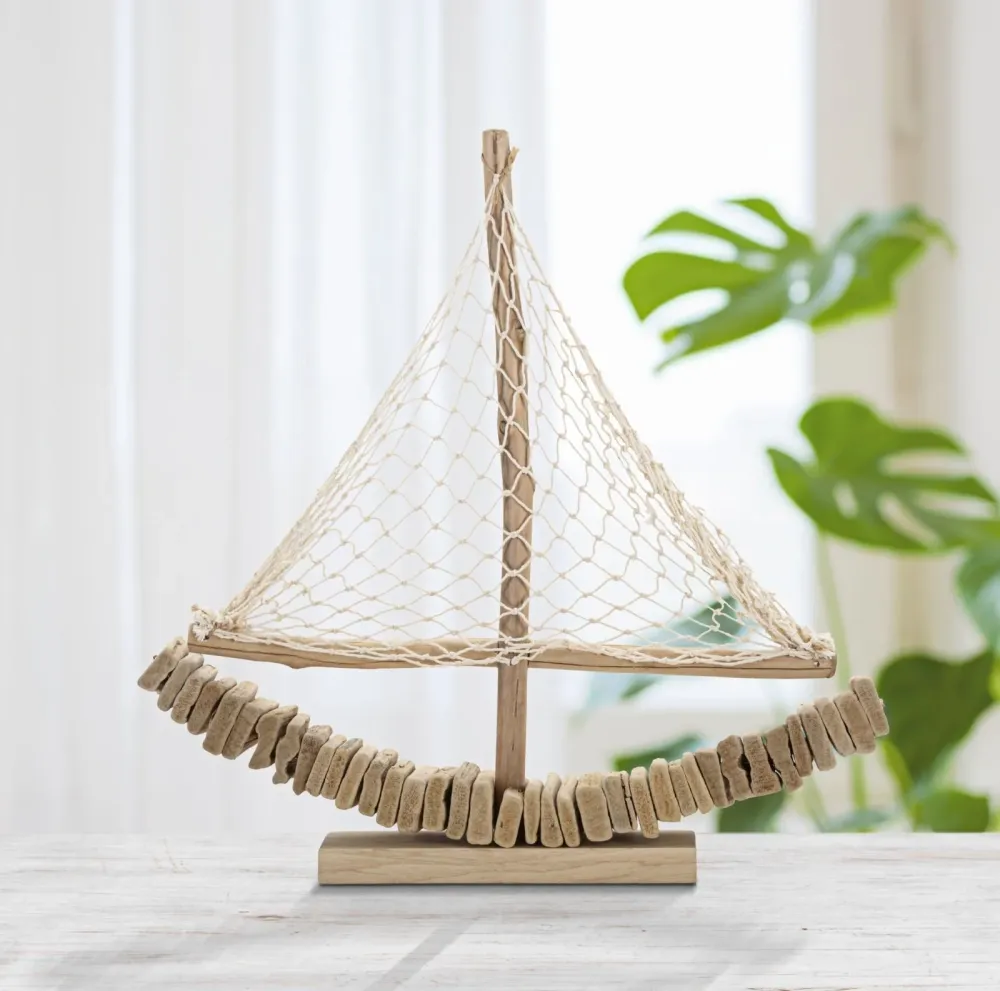 Segelbootskulptur aus Holz mit Stoffnetzsegel Mauro Ferretti