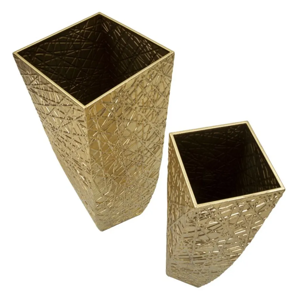 Set aus 2 eleganten goldenen Vasen mit linearer Reliefstruktur Mauro Ferretti