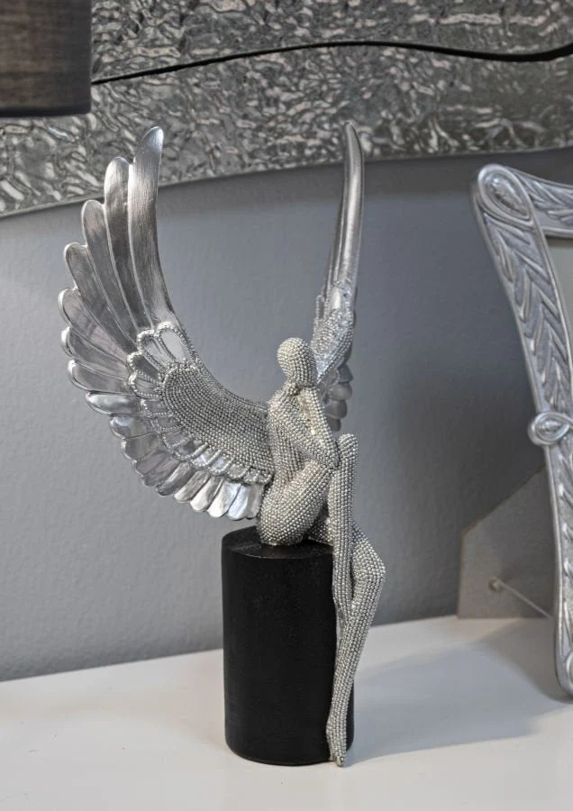 Silberne Flügelstatue – Elegante, von antiker Kunst inspirierte Dekoration Mauro Ferretti