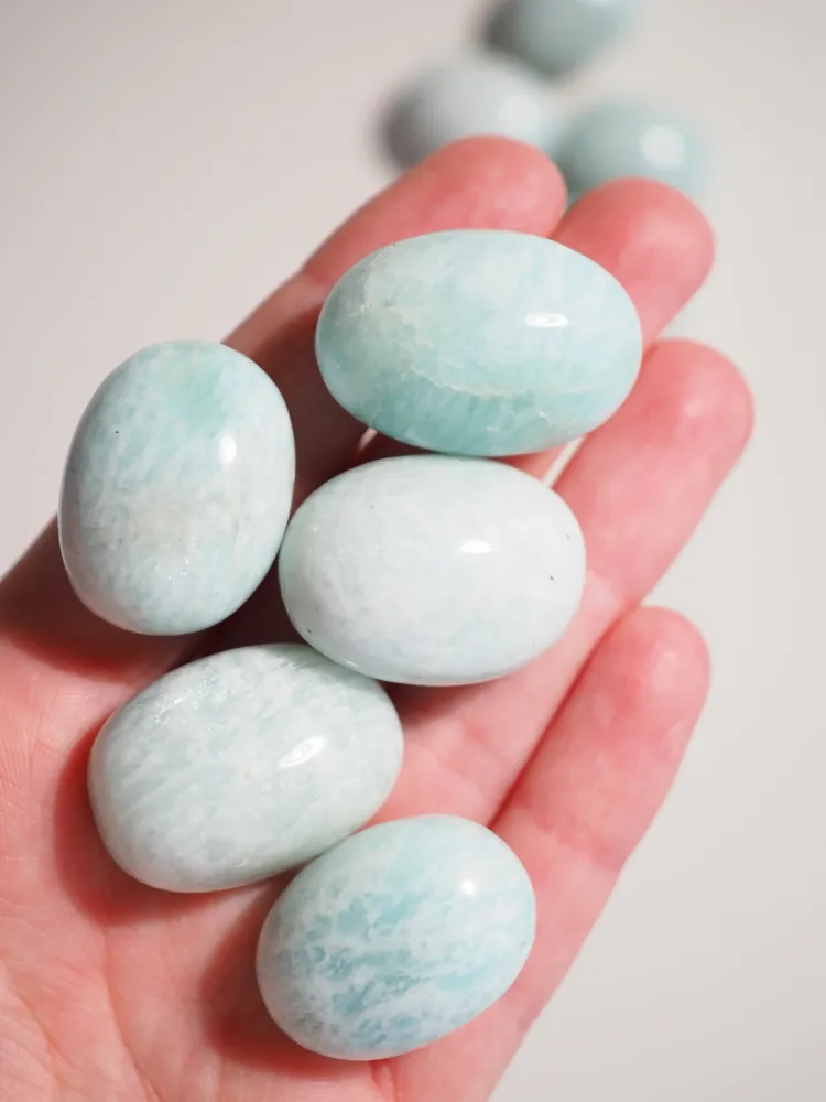 Pastell Amazonit Trommel Stein . Light Amazonite Tumble ca. 3cm Trommel Stein - aus Madagascar Flashy