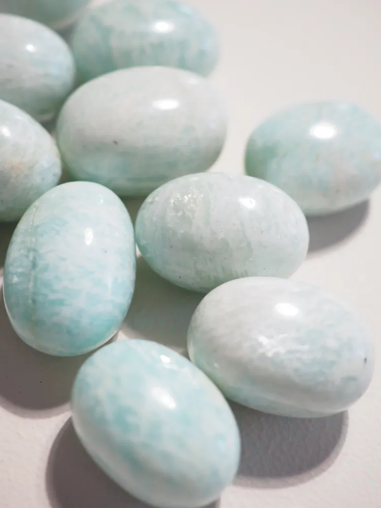 Pastell Amazonit Trommel Stein . Light Amazonite Tumble ca. 3cm Trommel Stein - aus Madagascar Flashy