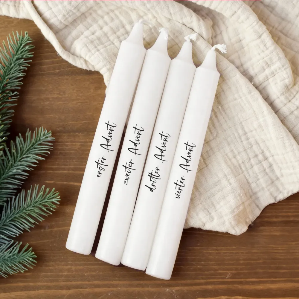 Personalisierbare Adventskerzen im 4er-Set mit Wunschtext - Elegante Stabkerzen für Weihnachten