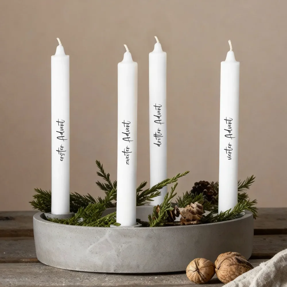 Personalisierbare Adventskerzen im 4er-Set mit Wunschtext - Elegante Stabkerzen für Weihnachten