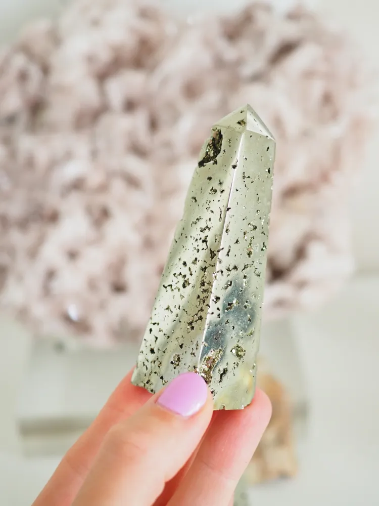 Pyrit Obelisk Turm . Pyrite ca. 9 cm - aus Peru