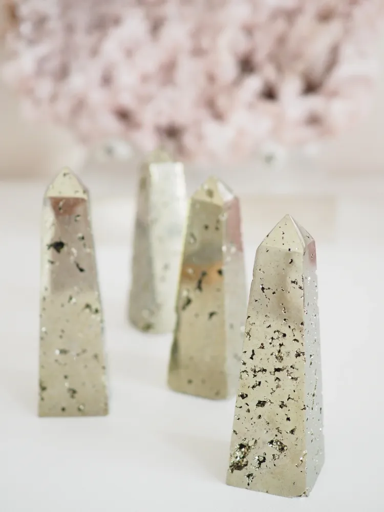 Pyrit Obelisk Turm . Pyrite ca. 9 cm - aus Peru