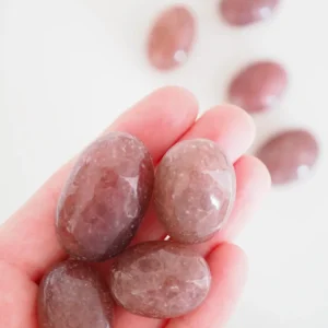 Roter Aventurin . Erdbeer Quarz Trommelstein . Strawberry Quartz Tumble ca. 2.5cm - aus Indien