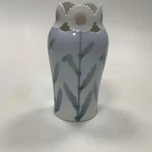 Royal Copenhagen Art Nouveau Kamilleblomst Vase med gennembrudt top No 297/177