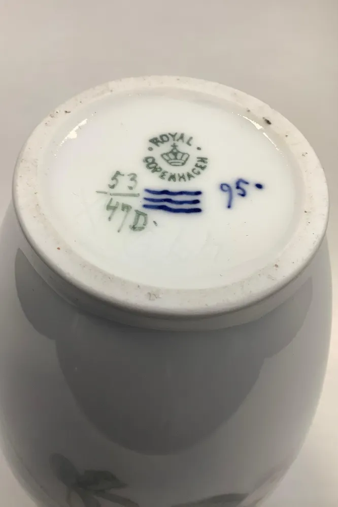Royal Copenhagen Art Nouveau vase No. 53/47D med Blomster