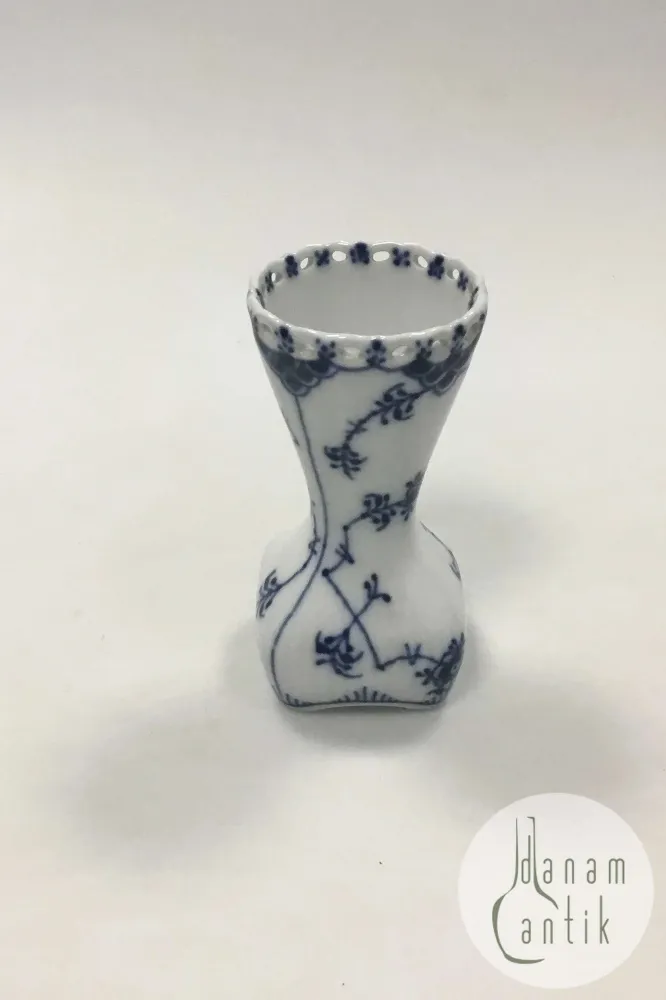 Royal Copenhagen Blaue geriffelte Vase mit Spitze Nr. 1162