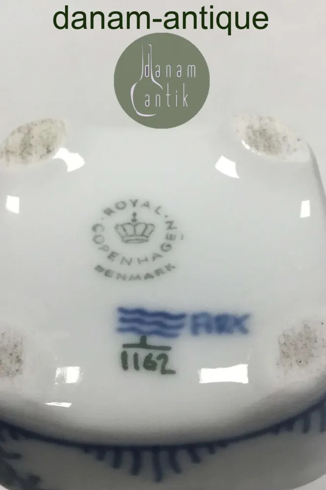 Royal Copenhagen Blaue geriffelte Vase mit Spitze Nr. 1162