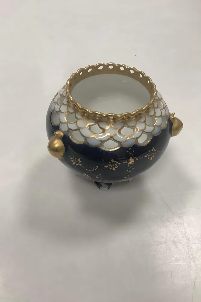 Royal Copenhagen Blaue kannelierte kleine Vase Nr. 1043 seltenem Dunkelblau und Gold