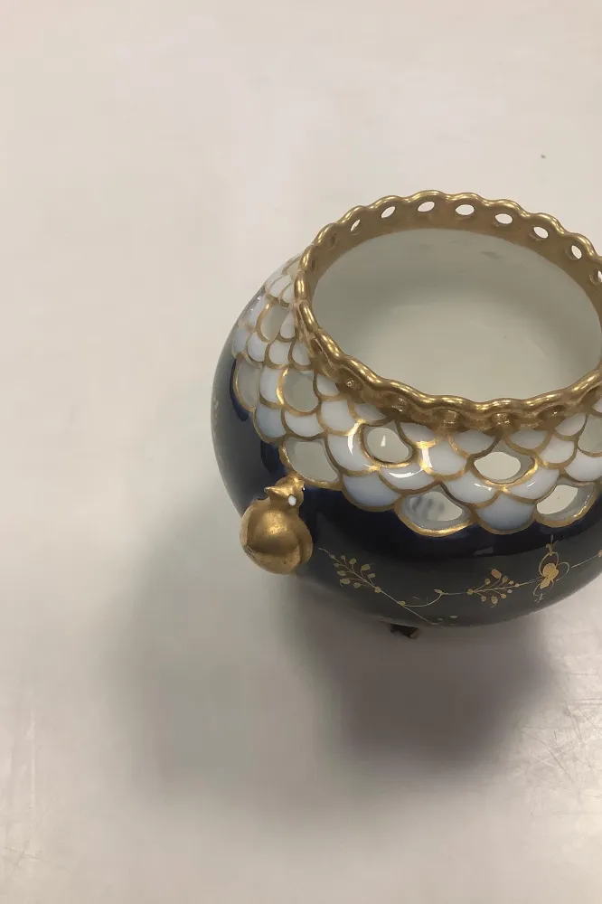 Royal Copenhagen Blaue kannelierte kleine Vase Nr. 1043 seltenem Dunkelblau und Gold