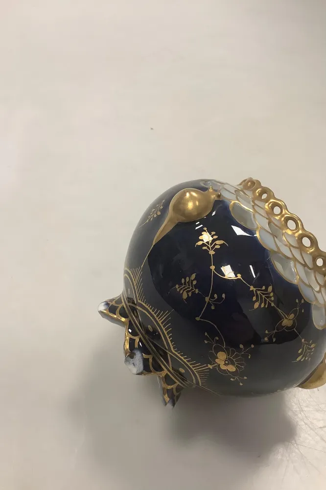 Royal Copenhagen Blaue kannelierte kleine Vase Nr. 1043 seltenem Dunkelblau und Gold