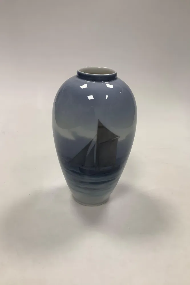 Royal Copenhagen Jugendstil-Vase Nr. 2119 / 477
