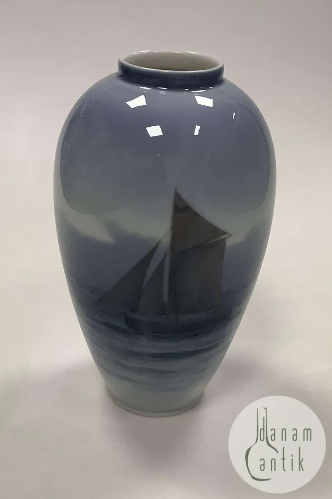 Royal Copenhagen Jugendstil-Vase Nr. 2119 / 477