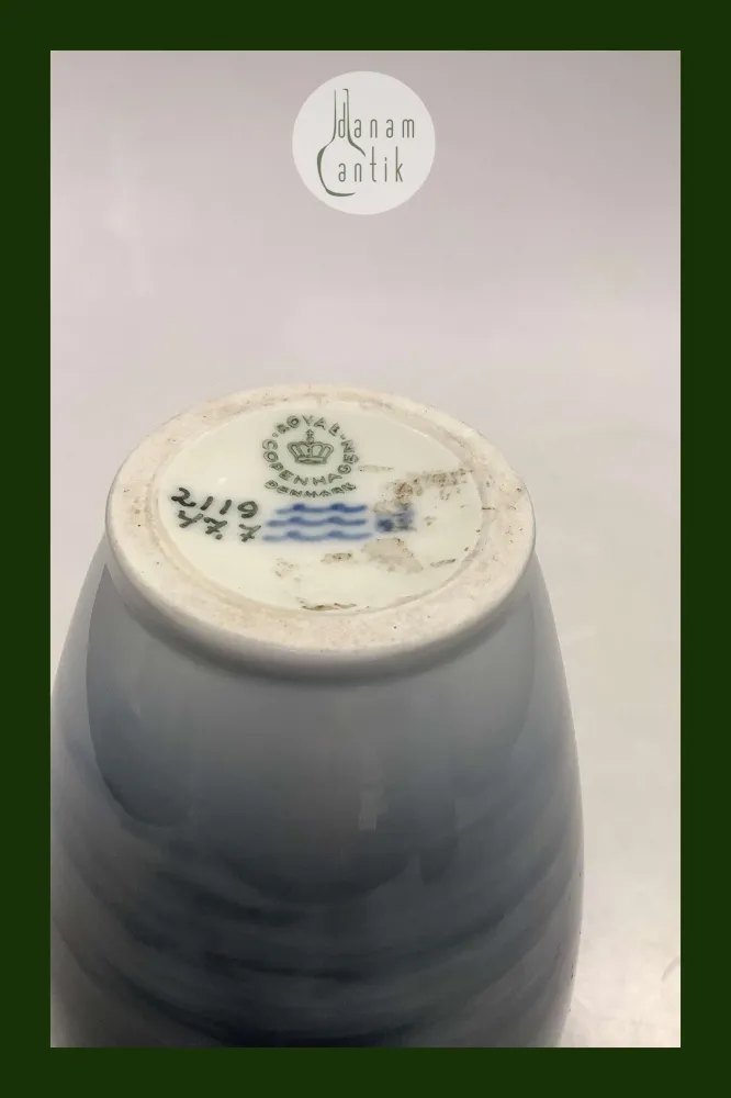 Royal Copenhagen Jugendstil-Vase Nr. 2119 / 477