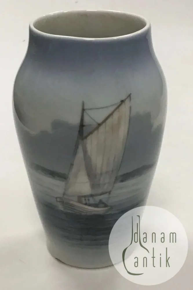 Royal Copenhagen Jugendstil-Vase Nr. 2901/2037