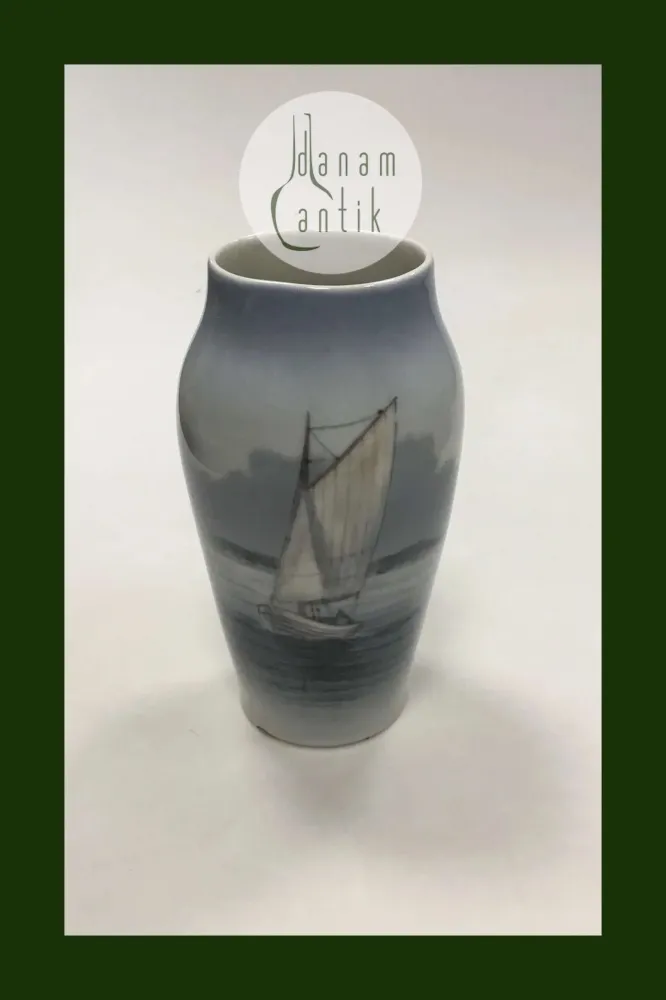 Royal Copenhagen Jugendstil-Vase Nr. 2901/2037