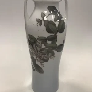 Royal Copenhagen Jugendstil-Vase mit Blumen Nr. 330/245