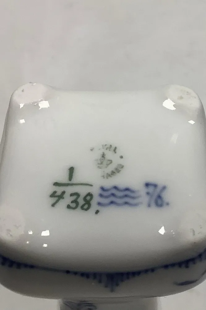 Royal Copenhagen Muschelmalet Riftet Vase Nr. 438