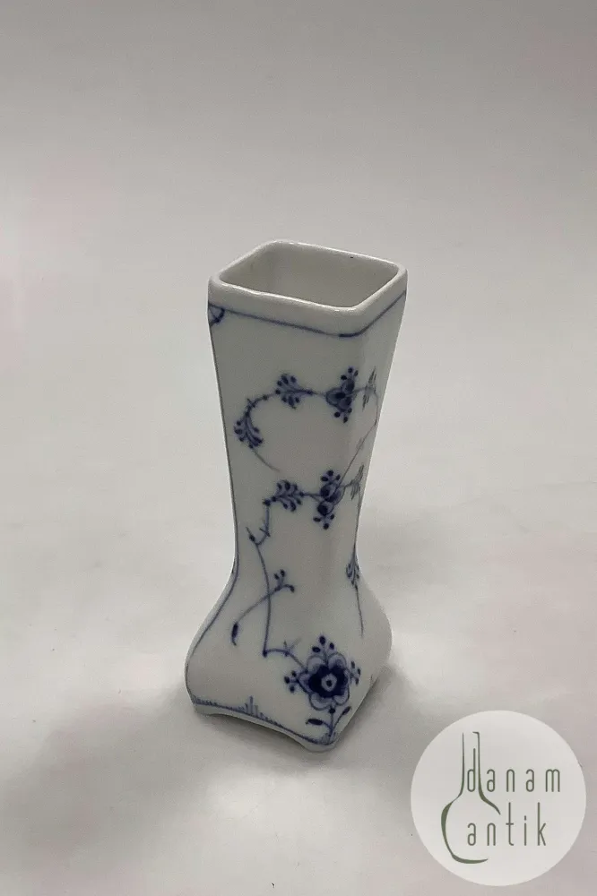 Royal Copenhagen Muschelmalet Riftet Vase Nr. 438
