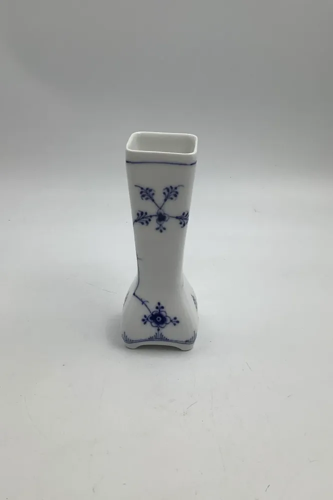 Royal Copenhagen Musselmalet Riftet vase No 438
