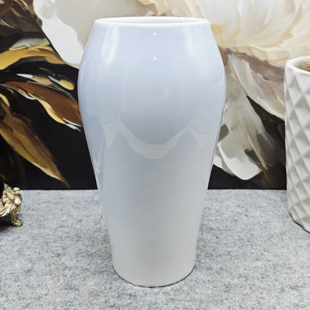 "Royal Copenhagen Porzellanvase mit zartem Lilienarrangement (20,3 cm)
