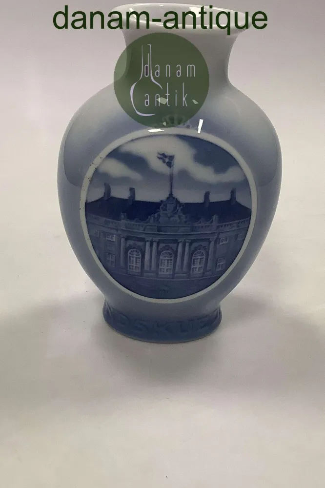 Royal Copenhagen Rundskue Vase 1941