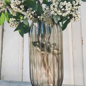 Vase aus geriffeltem Glas