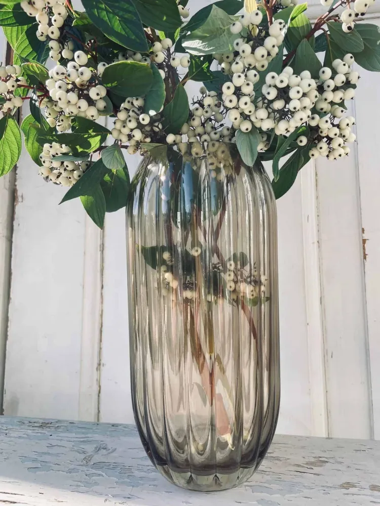 Vase aus geriffeltem Glas