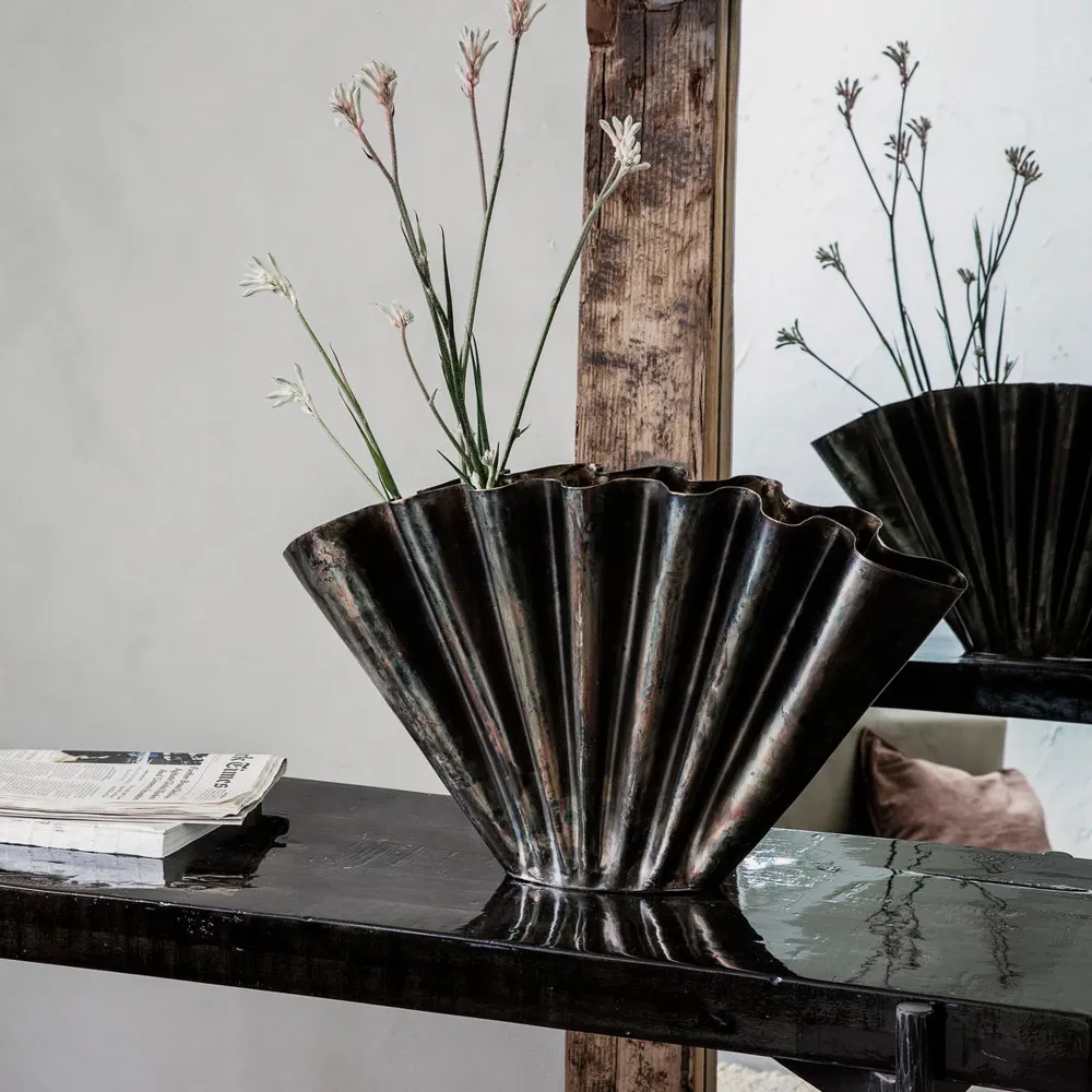 Vase, Flood